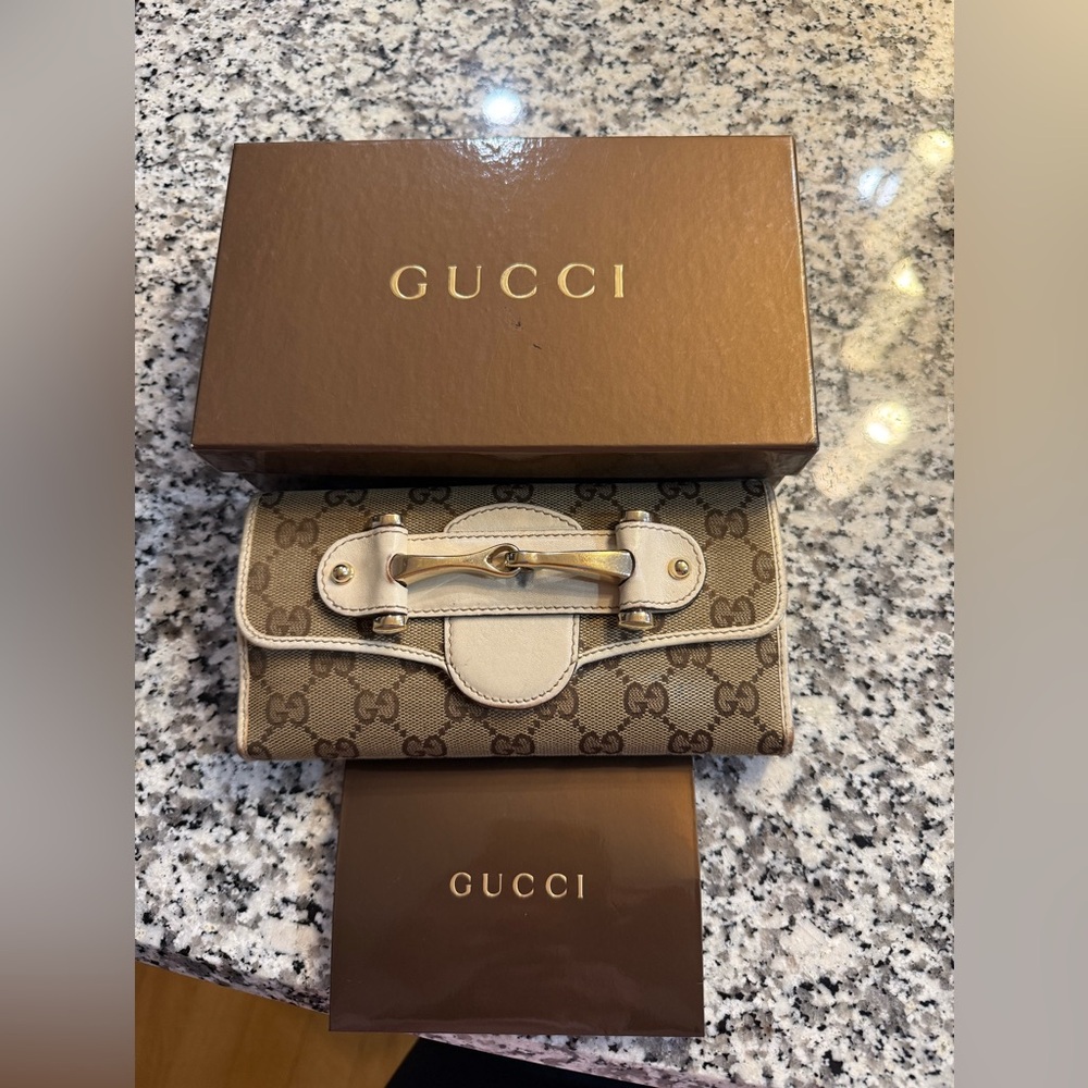 Authentic Gucci Gold Logo wallet